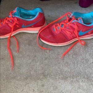 Nike dual fusion sneakers